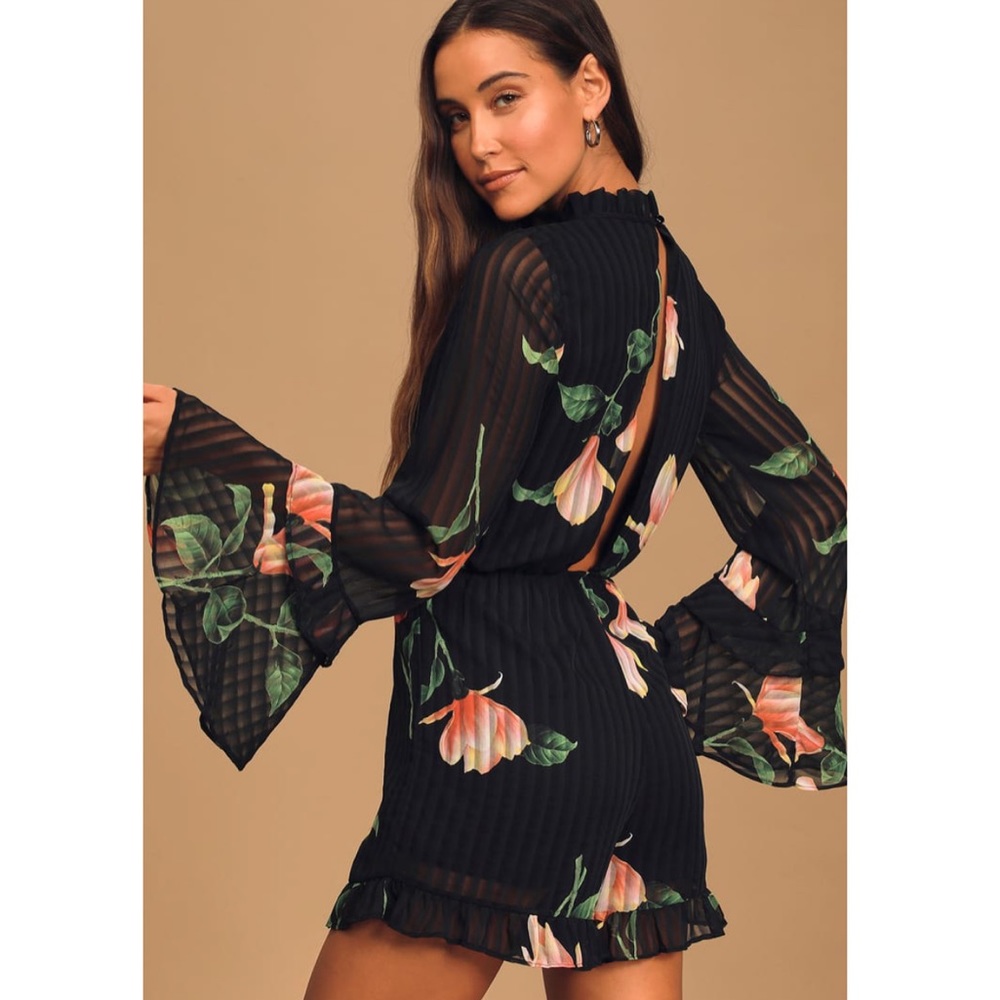 ✨ Lulus Talking Sweet Black Floral Print Long Sleeve Cutout Romper ✨
